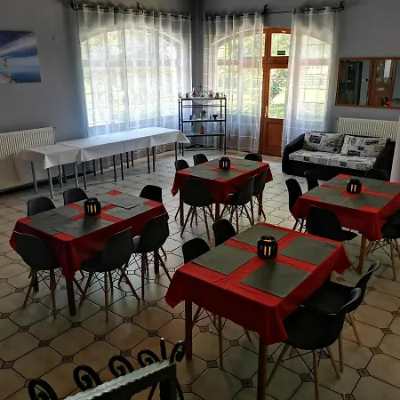 فندق مبيت وإفطار Garden Panzio 3*