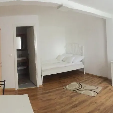 فندق مبيت وإفطار Garden Panzio 3*