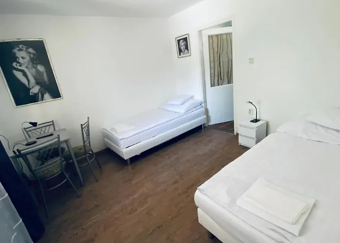 Garden Panzio Bed & Breakfast 3*